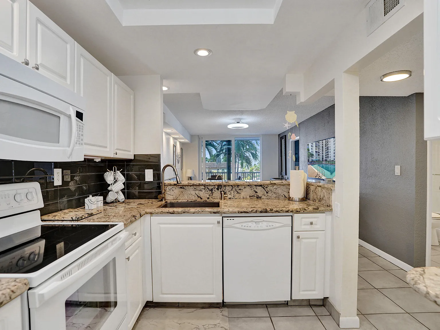 2 bed, 2.0 bath, 864 sqft, $2,300 — Photo 1