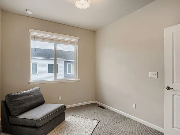 1909 S Poplar Ct — Photo 6