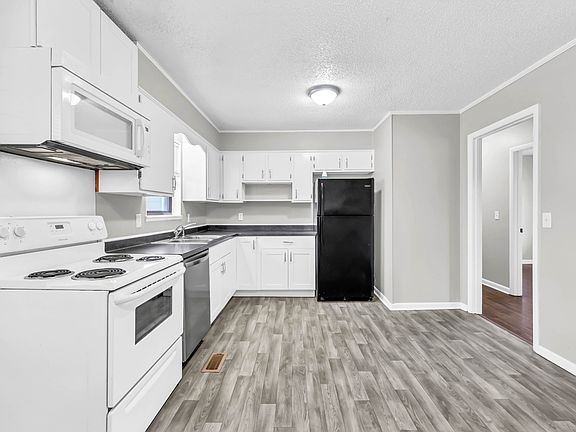 5th image of 805 8th Ave E