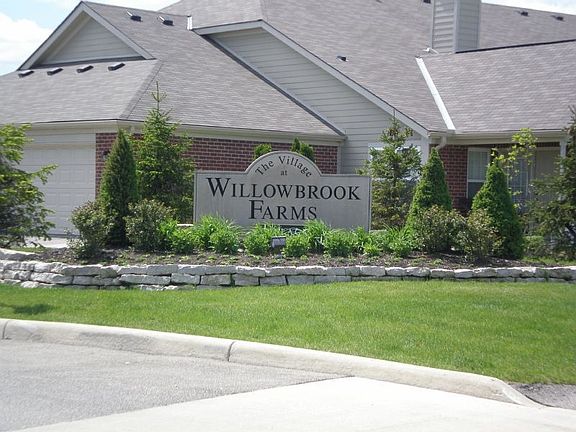 2nd image of 49 Greenhedge Cir