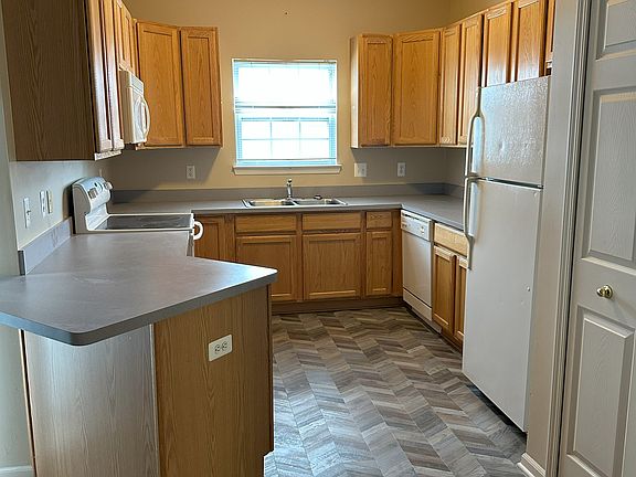 4th image of 25656 Maritime Cir N