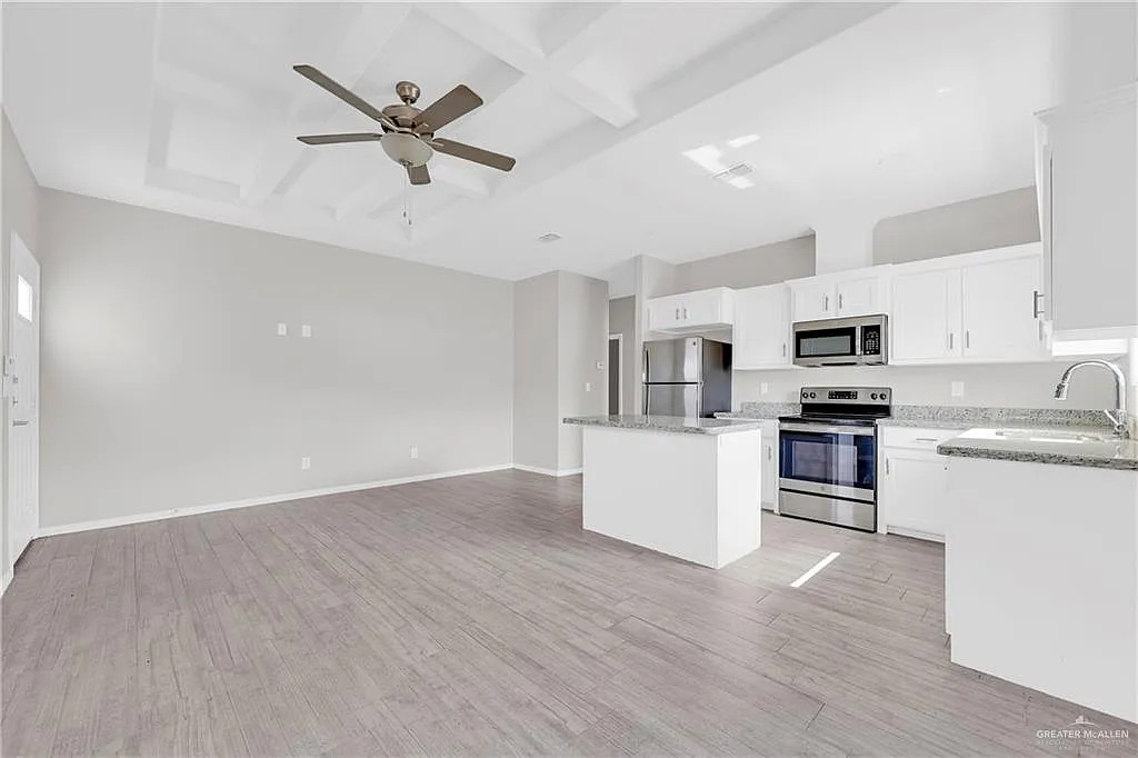 3 bed, 2.0 bath, 1100 sqft, $1,300 — Photo 2
