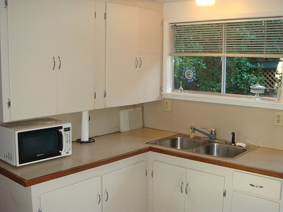 It's a kitchen. Cozy but has all the parts.