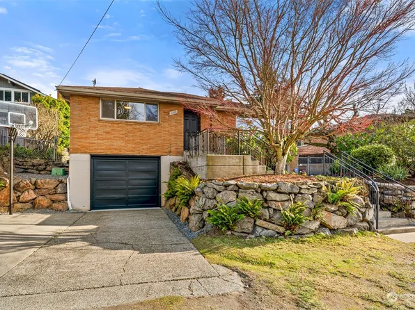 11210 Palatine Avenue N, Seattle, WA 98133