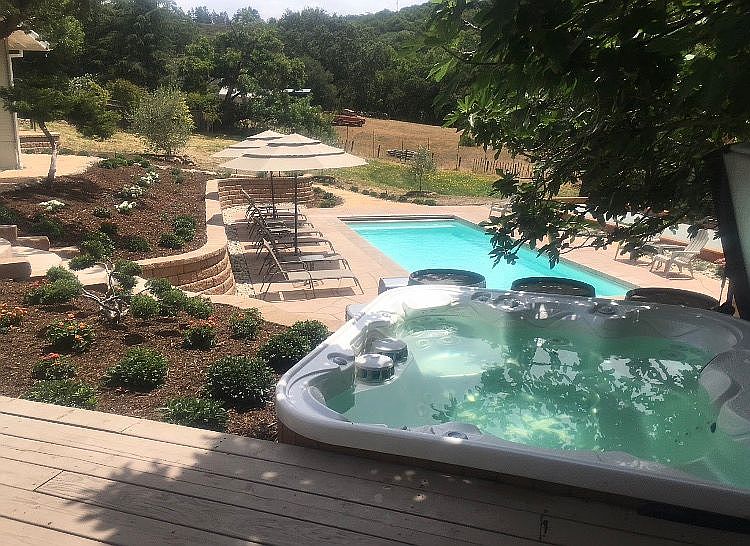 2nd image of 2020 Thornsberry Rd