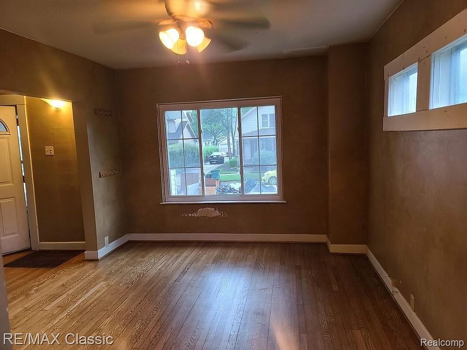304 Baker St, photo 8