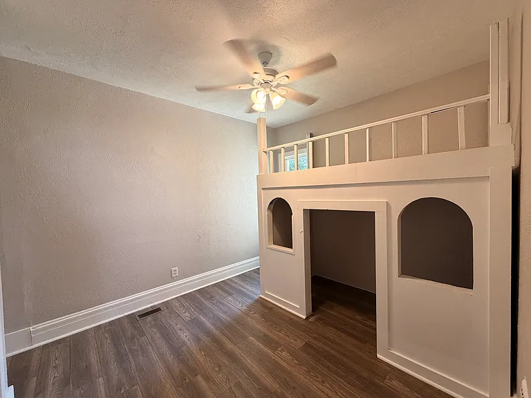 317 Eldred Ave — Photo 11
