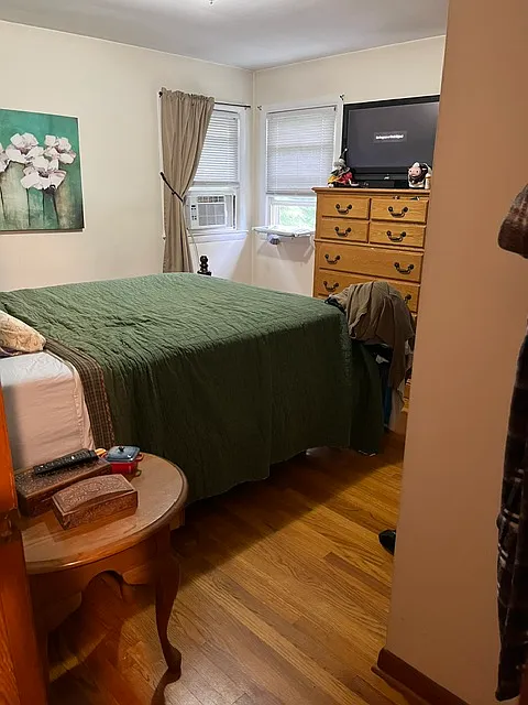 3 bed, 1032 sqft, $2,000 — Photo 2