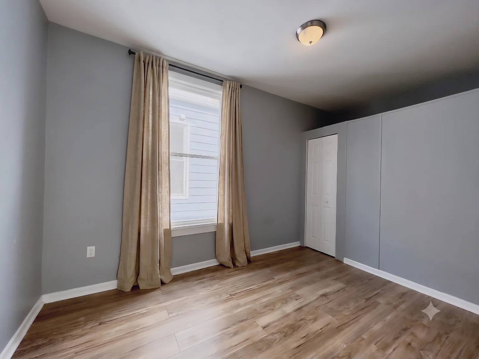 2927 N Lawndale Avenue — Photo 4