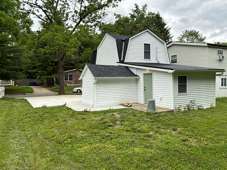 9 Maple St — Photo 2