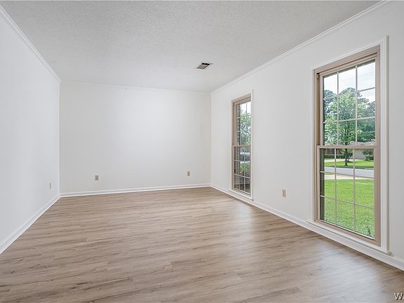 5th image of 1931 Woodridge Rd