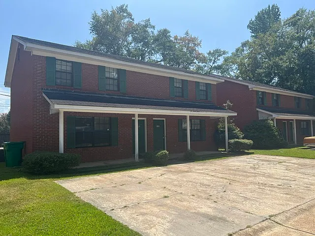 2 bed, 1.5 bath, $1,050 — Photo 1