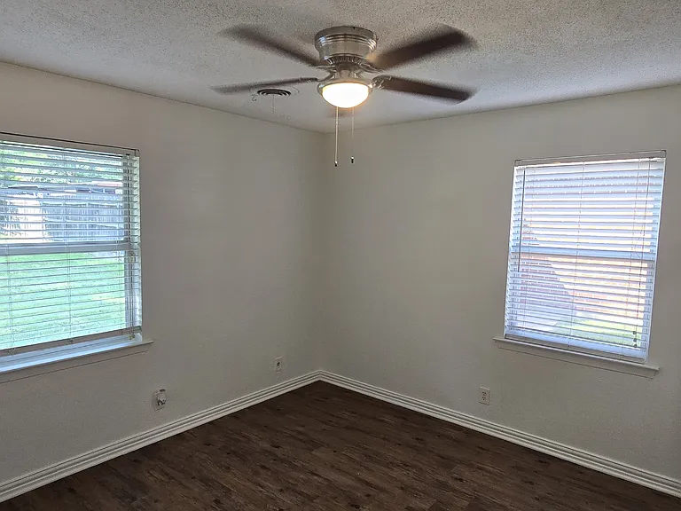 412 Jones St — Photo 17