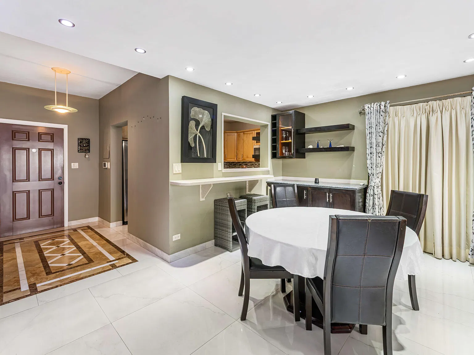 3 bed, $4,200 — Photo 4