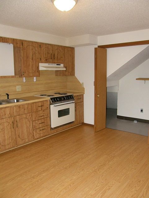 2nd image of 413 S Thompson St APT B