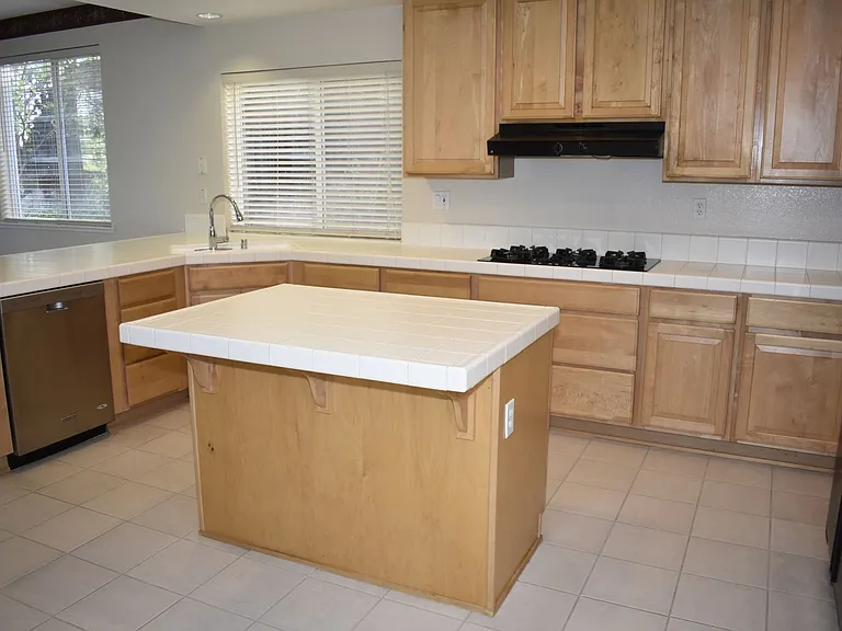 630 Rogers Cir — Photo 15