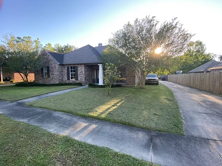3313 Riverwalk Dr — Photo 1