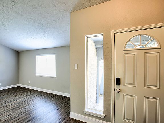 5th image of 305 Brookdale Dr