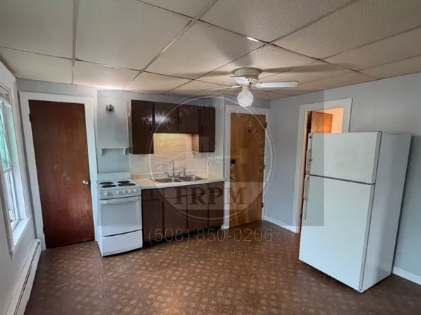 33 Berkley St APT 3, Taunton, MA 02780