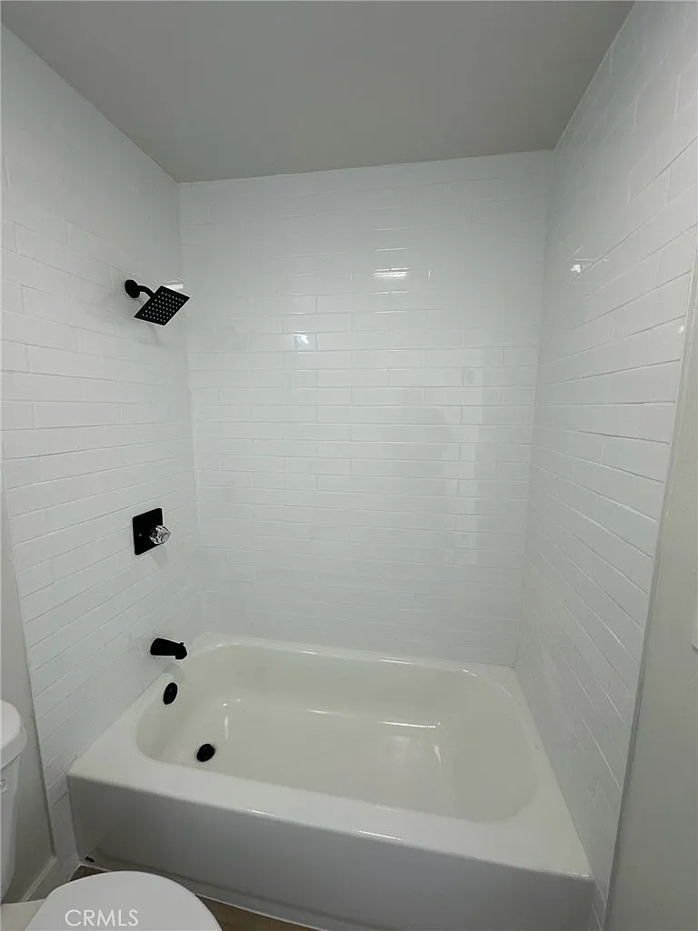 2 bed, 500 sqft, $2,300 — Photo 3