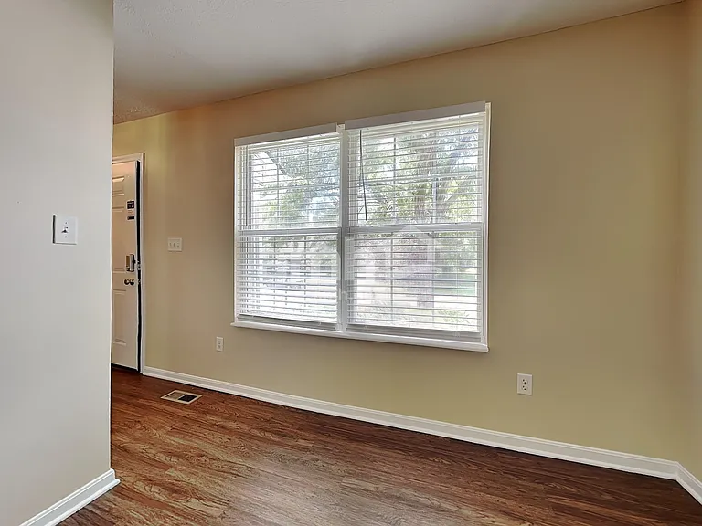 700 Thornton Dr — Photo 6