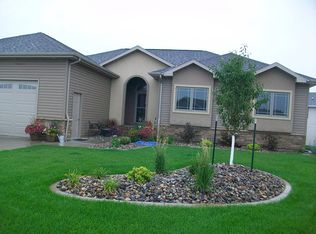 516 25th St SW, Minot, ND 58701