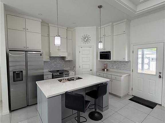 4th image of 150 Spanish Oak Dr