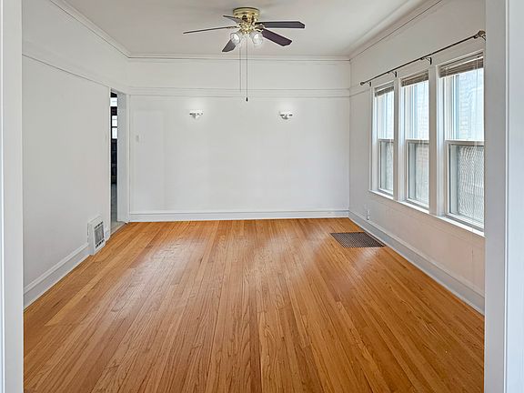 3rd image of 5135 W Wellington Ave