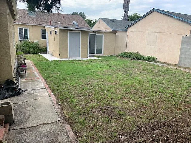 8624 Lilienthal Ave — Photo 36