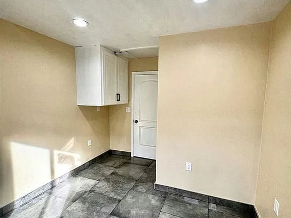 5th image of 3538 W 108th St #35383538-1/4