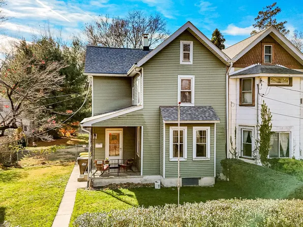 166 Walnut St, Mont Clare, PA 19453