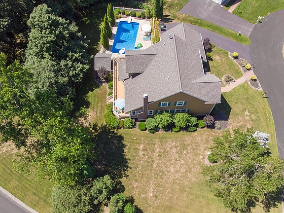 3rd image of 4 Georgia Ct