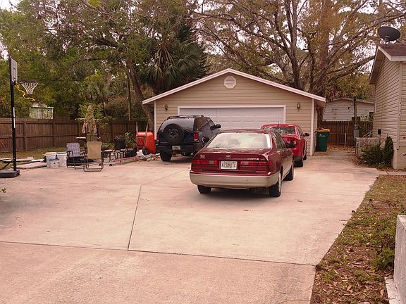 Detached 2 Car Garage