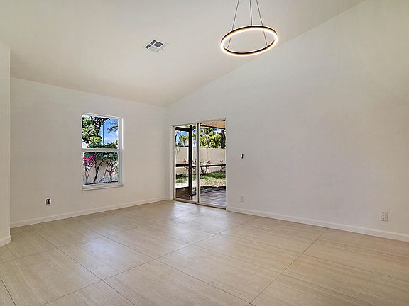 2nd image of 320 NE 42nd St