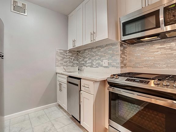 5th image of 159 W 53rd St APT 19A