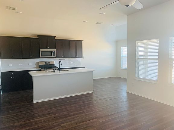 4th image of 300 Saguaro Dr