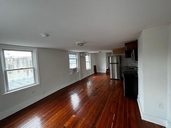 2nd image of 2809 W Girard Ave Unit 3