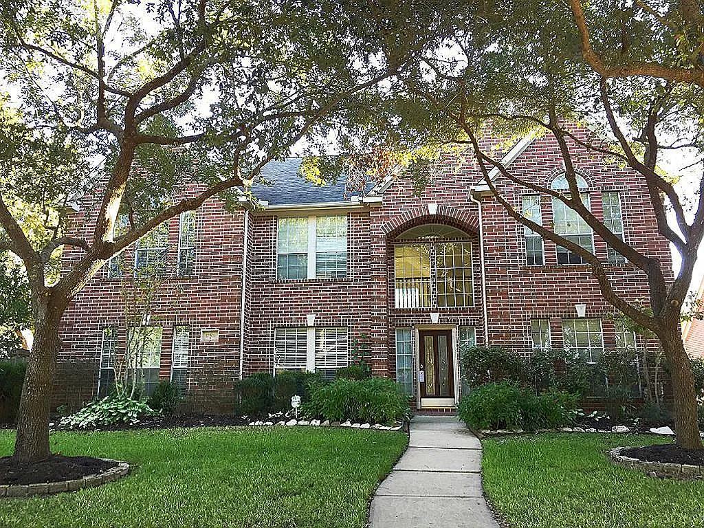 5 bed, 3.5 bath, 3775 sqft, $2,995 — Photo 1