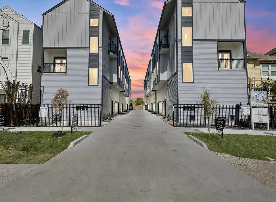 3 bed, 2400 sqft, $3,300 — Photo 2