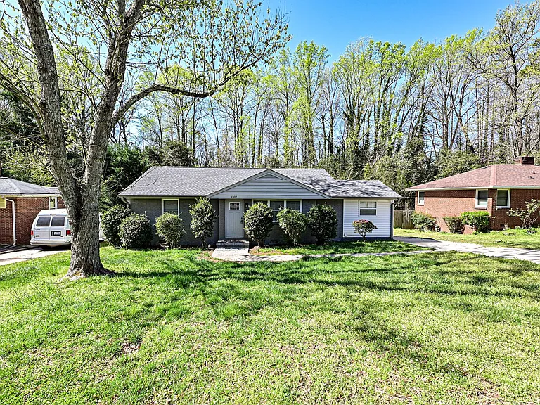 3307 Bonaire Dr — Photo 2