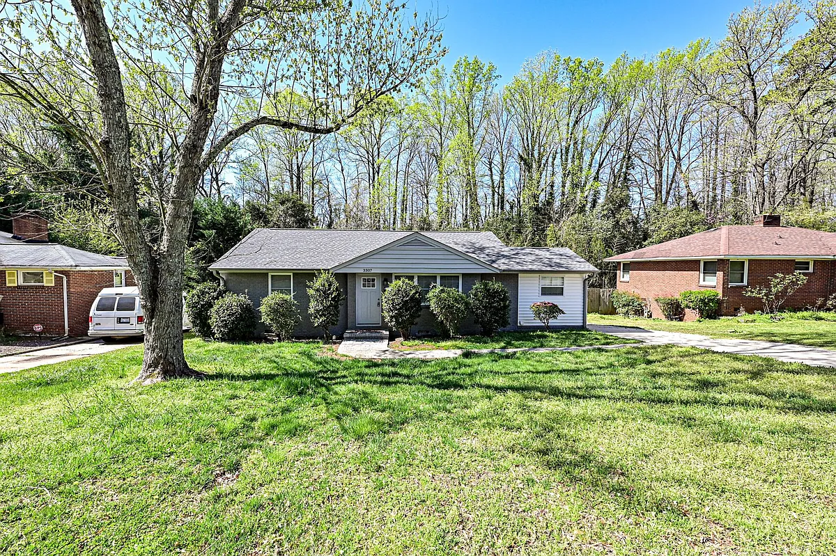 Building Photo - 3307 Bonaire Dr