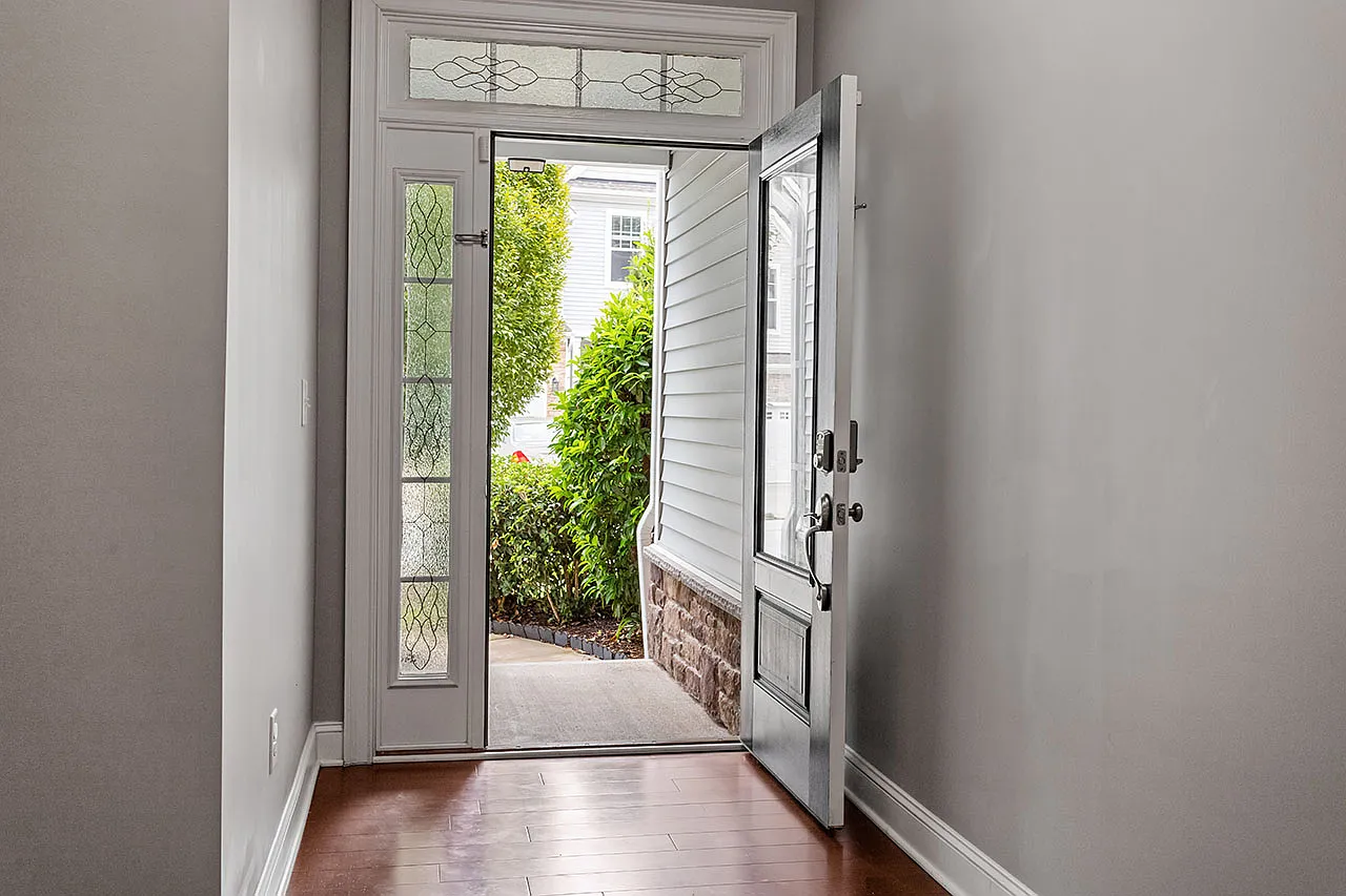 4 bed, 3.5 bath, 3250 sqft, $2,850 — Photo 4