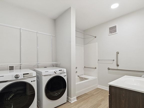 3rd image of 225 W Sunland Ave #207