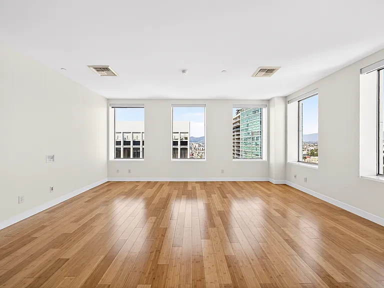 3810 Wilshire Blvd #1405 — Photo 14