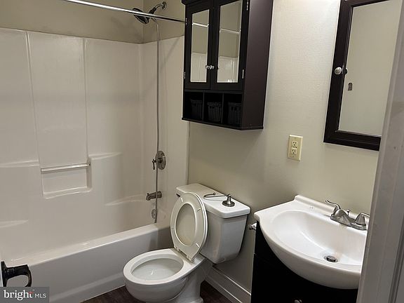 4th image of 168 S Main St APT H