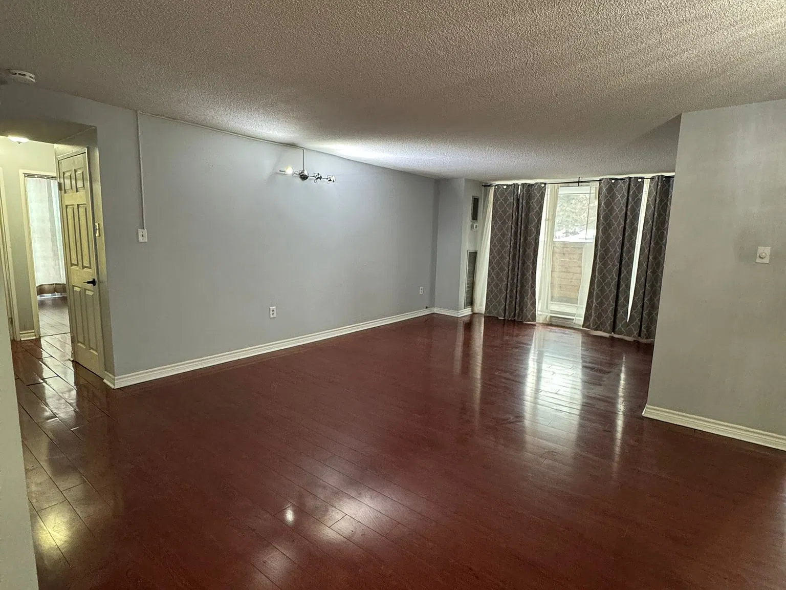 3 bed, $2,500 — Photo 2
