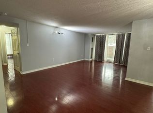 21 Knightsbridge Rd #101, Brampton, ON L6T3Y1