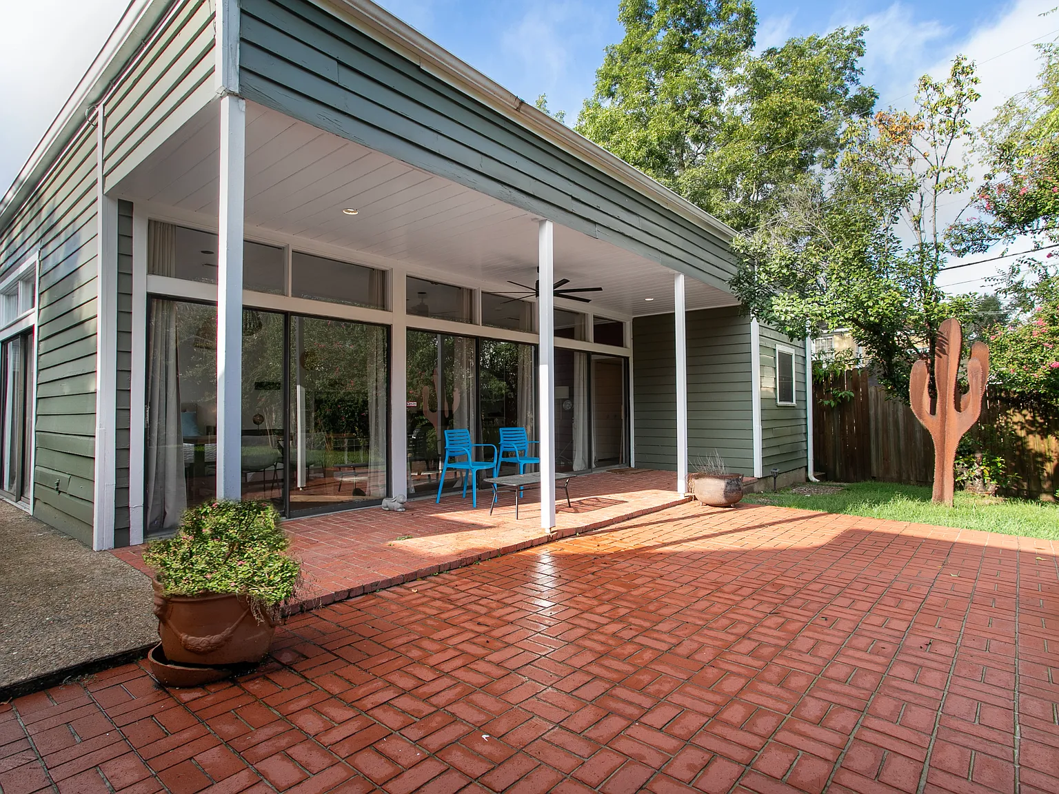 3 bed, 2200 sqft, $3,650 — Photo 3