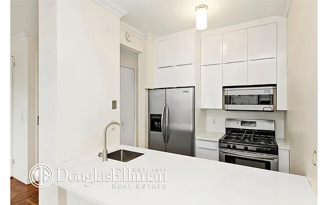 Rented by Douglas Elliman | media 27