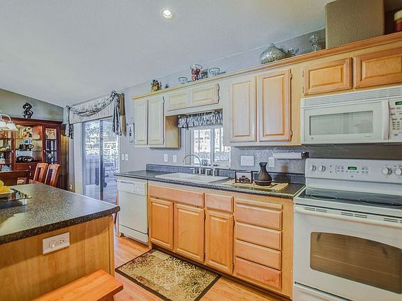 3rd image of 3922 N Florence Blvd